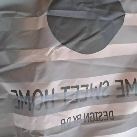 Giao hàng nhanh chóng , shop tư vấn nhiệt tình 
Túi to hơn mình nghĩ , đựng được gối và mềnh , túi giày ở ngoài như có 1 lớp nilon chống nước được . Nên mua