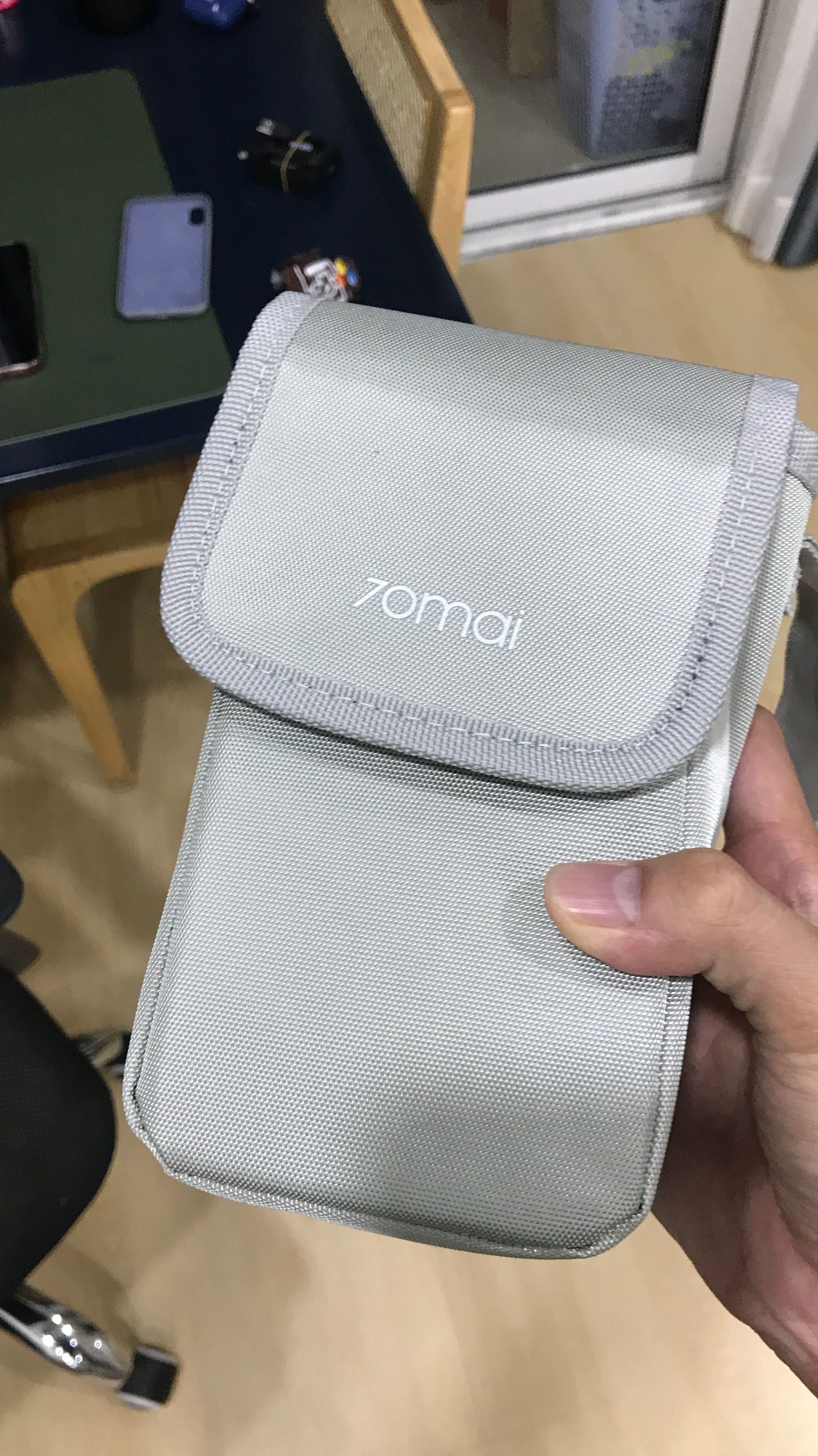 Mới nhận hàng. Cảm quan hàng chắc chắn. Chưa thử trên xe nhưng sạc trên điện thoại ok. Để sẵn trên xe dùng để phòng trường hợp rủi ro trên đường.