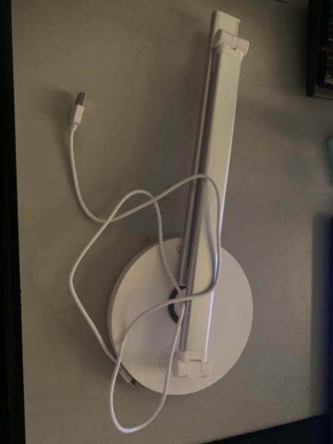 Đèn không có củ nguồn để sạc