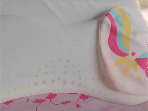 Gối đẹp êm mềm còn có lỗ thoáng khí rất ok! Mk ưng lắm vận chuyển nhanh nữa xứng đáng 5*