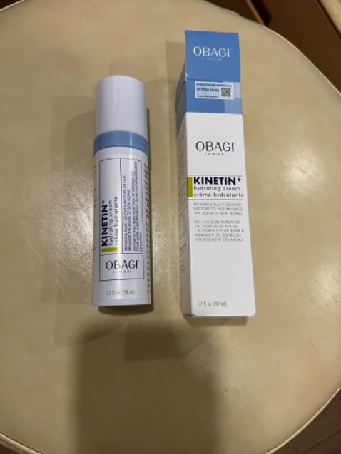 Cấp ẩm tốt, không gây kích ứng, hàng chuẩn, mình rất yêu 
hộp Kinetin của nhà OBAGI