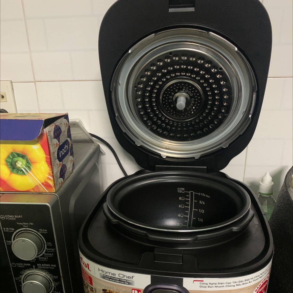 Nồi rất đẹp, có 2 lòng nồi mình rất thik , nhất là lòng nồi niêu . Nấu áp suất hầm măng rất tuyệt vời . Có điều đa chức năng nên phần bên trái áp chảo , thêm thức ăn nhiều công đoạn trong sách hướng dẫn chưa hiểu lắm , phải chi có video hướng dẫn thì tuyệt vời .