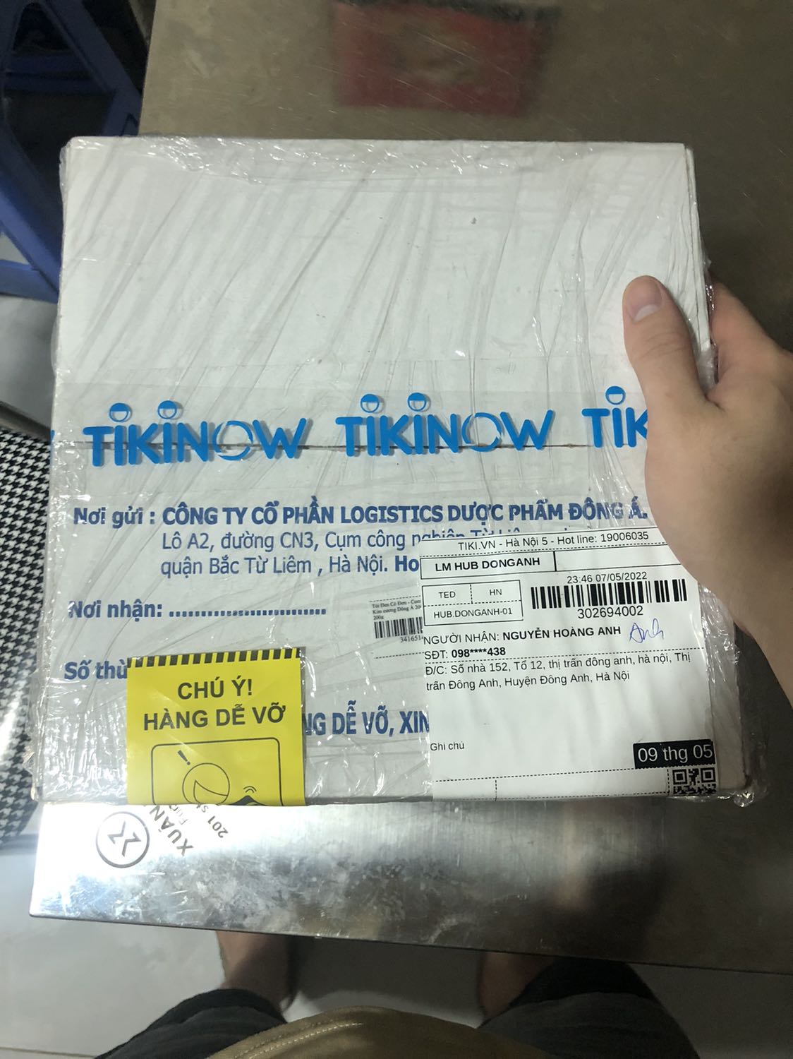 Đoạn đóng gói của tiki thỳ ko phải bàn. Chắc chắn gọn đẹp. Quả tỏi cô đơn đóng hộp nhìn rất là đẹp. Ăn thử thỳ cũng rất ngon. Trước thấy có vẻ hơi đắt. Nhưng sử dụng rồi thỳ thấy rất ok với đồng tiền bỏ ra. Nên mua nha các bạn!