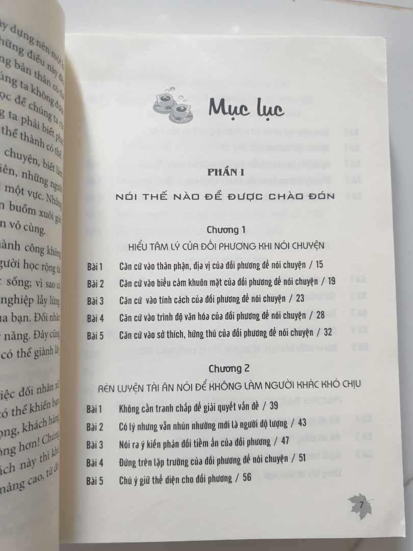 Mép sách hơi cong. Giao hàng nhanh