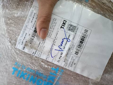 Hơi móp nh mà mình v cho 5 sao, lần sau rút kinh nghiệm là đc. Chưa đọc nên chưa đánh giá đc