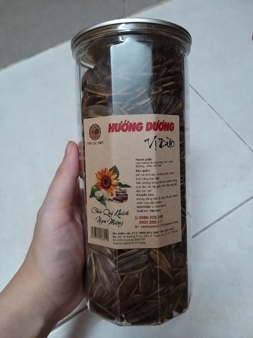 Vị ướp ngon nè, thơm, giòn, mua 2 hũ to bự không biết bao nhiêu gram nhưng hũ vậy cũng là to rồi, mấy ngày ở nhà dịch ko làm gì, cắn hạt hướng dương cho giống tết hihi