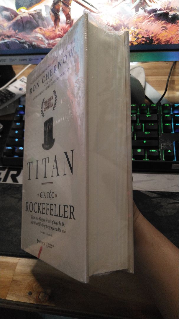 Mìn rất thích mua sách từ Fahasa vì lần nào cũng thấy sách được bọc thêm một lớp mút, mở hộp ra thấy rất chỉnh chu và sách được nâng niu. 

Quyển này minh mua sale 12-12 giá rất tốt, còn bọc nilon bên ngoài, hoàn toàn hài lòng ❤