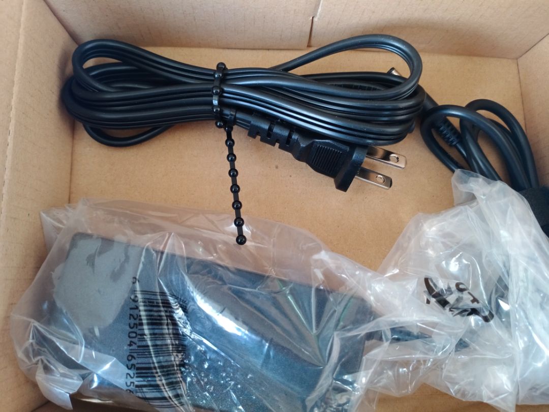 cực kì hài lòng về cách phản hồi đóng gói sp cẩn thận hay giao hàng nhưng shop giao nhầm adapter chui cắm nhỏ hơn máy mình thế là ko sử dụng đc mong tiki hỗ trợ mình trả lại hàng nhanh nha