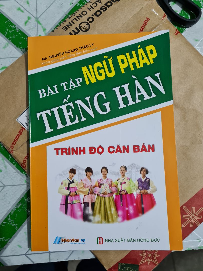 sách đầy đủ nội dung, bài tập chưa nhiều lắm. nhưng phần giải thích ngữ pháp chi tiết.
