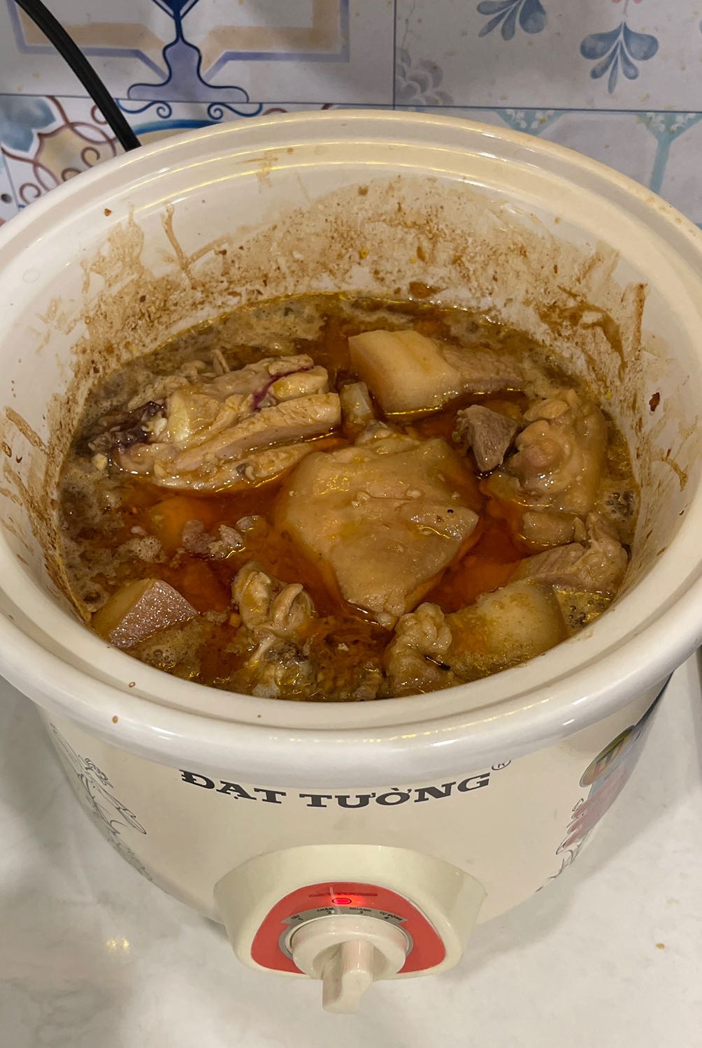 Mình để cả 1h rồi mà vẫn không thấy sôi, không hiểu là do nồi như vậy hay là bị lỗi gì không. Thất vọng quá ạ