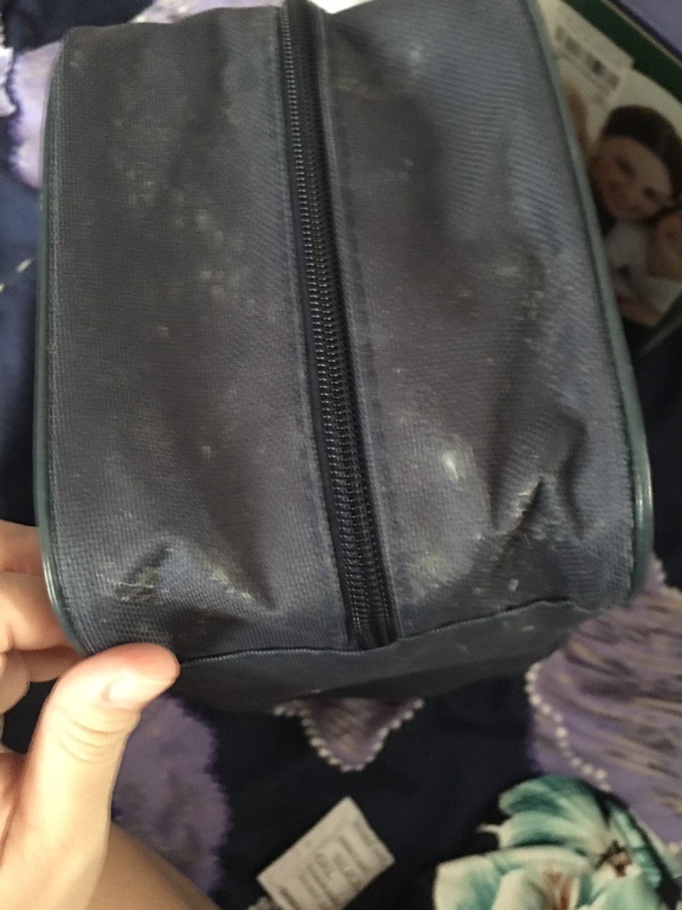 mình nhận được hàng, thùng và máy thì mới nhưng túi đựng máy thì bị dơ, giống như để lâu ngày dính bụi và mạng nhện, shop nên xem lại khâu này nha