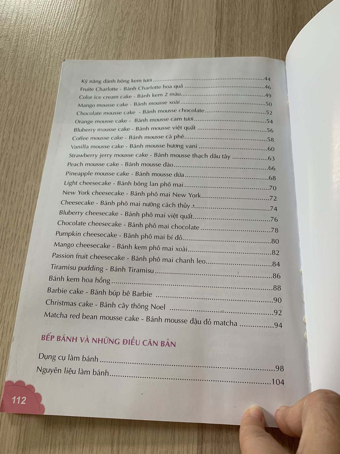 Nội dung hay,có hình ảnh cụ thể từng bước,người nào mới bắt đầu làm bánh cũng dễ làm theo.chất lượng giấy rất tốt.nói chung là 1 cuốn sách chất lượng mà giá lại rẻ