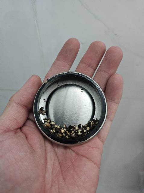 Sản phẩm nhìn sang và đẹp,lọ chứa được nhiều tiêu, khi sử dụng cứ vặn nắp để xay, tiêu xay vừa chứ ko quá nhuyễn