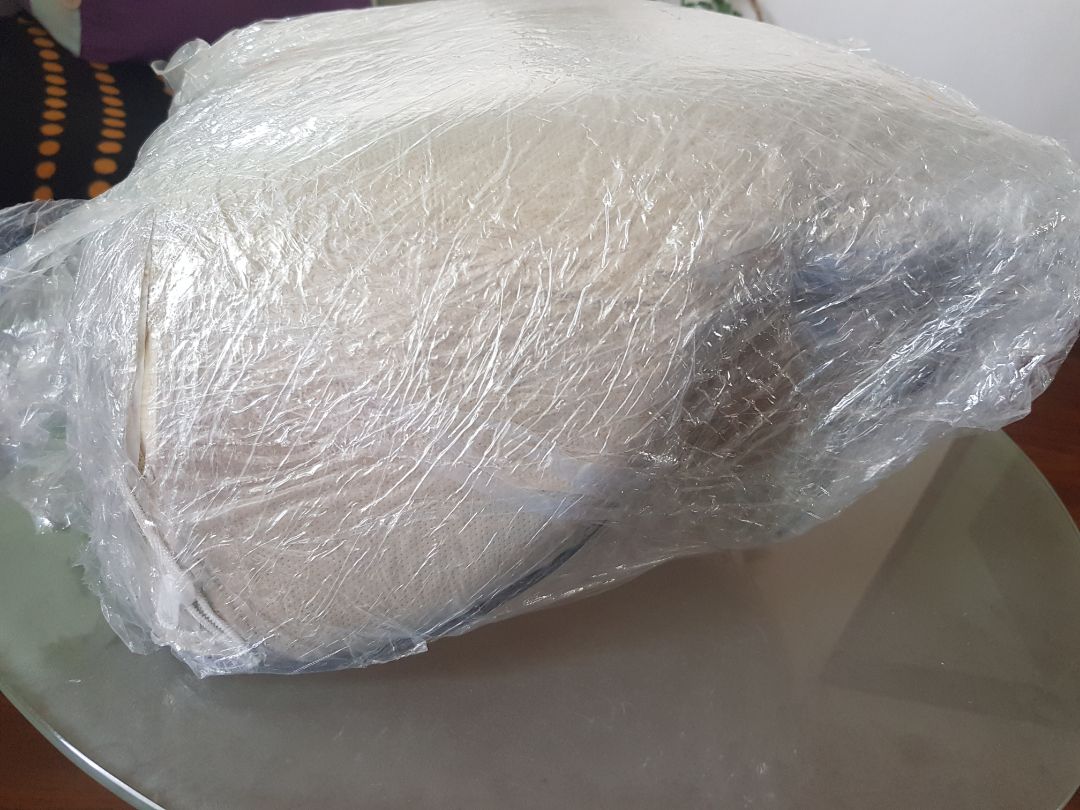 Đóng gói quá không đạt yêu cầu, chưa mở ra đã thấy sản phẩm bị rách. Tôi chọn sản phẩm này dù giá cao hơn các sản phẩm khác cùng loại, vì hy vọng tiền nào của đó, nhưng quá thất vọng. Tôi đề nghị Tiki tiến hành trả hoặc đổi sản phẩm đạt chất lượng.