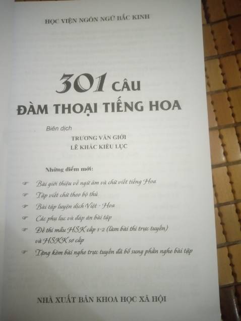 Mình đọc qua phần hướng giẫn phát âm của rất nhiều sách rồi, đây là cuốn giải thích gần như chính xác nhất về các phát âm của tiếng Trung so với tiếng Việt, in đẹp, ship nhanh