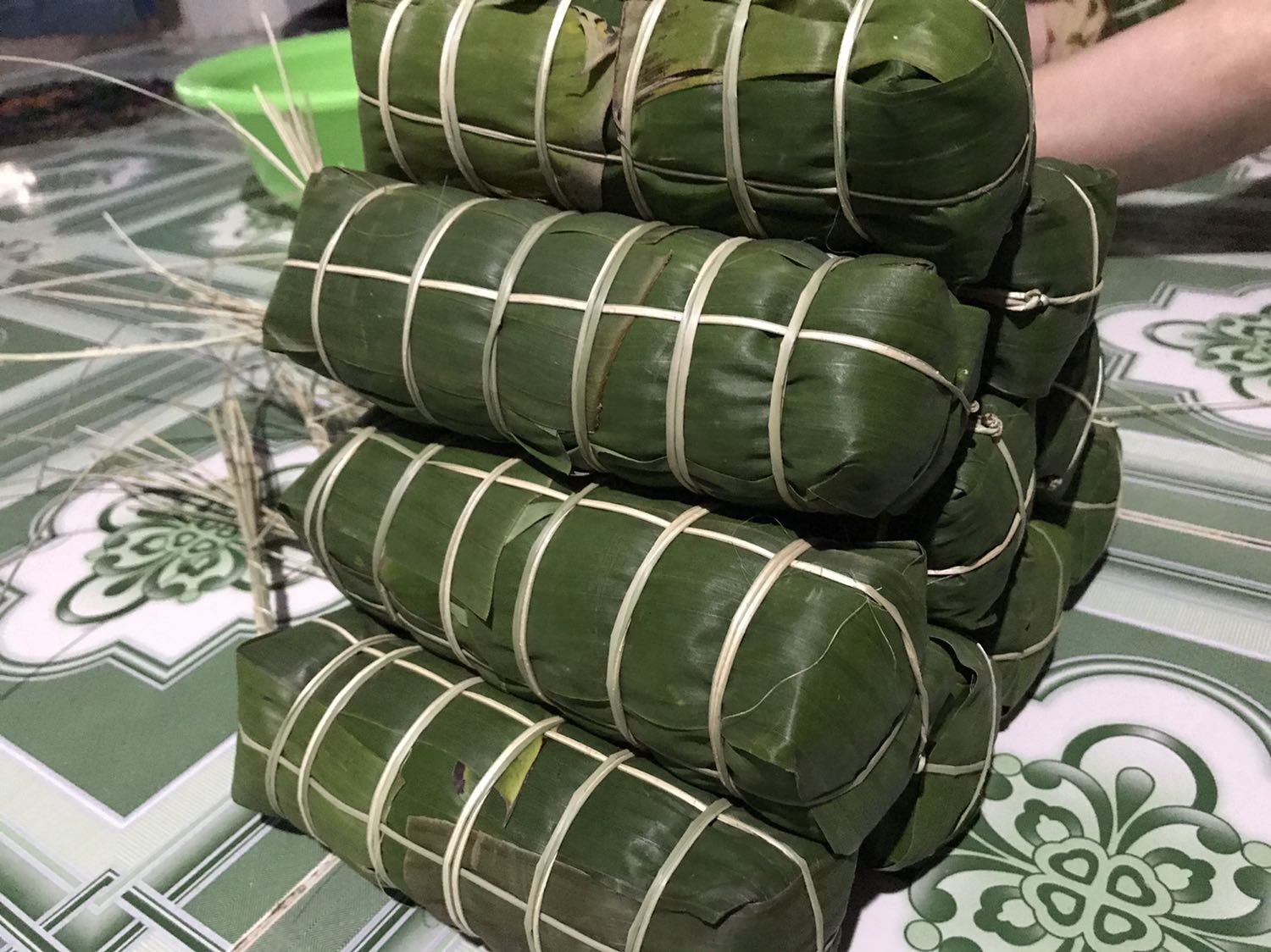 áng hơn?

Theo dõi tập sách nhỏ này, người đọc sẽ cảm nhận được sự tuyệt vọng, nuối tiếc, hối hận… rồi lại gắng gượng, hy vọng… của chính những người trong cuộc. Tất cả, đôi khi không tuân theo một quy luật diễn biến nào mà tựa như một dòng sông chảy qua mọi địa hình để đến cuối cùng vẫn tìm được ra biển cả.