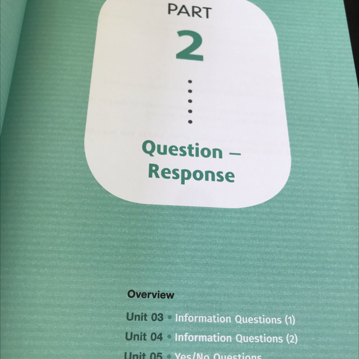 Sách in nét, bố cục và chủ đề rõ ràng