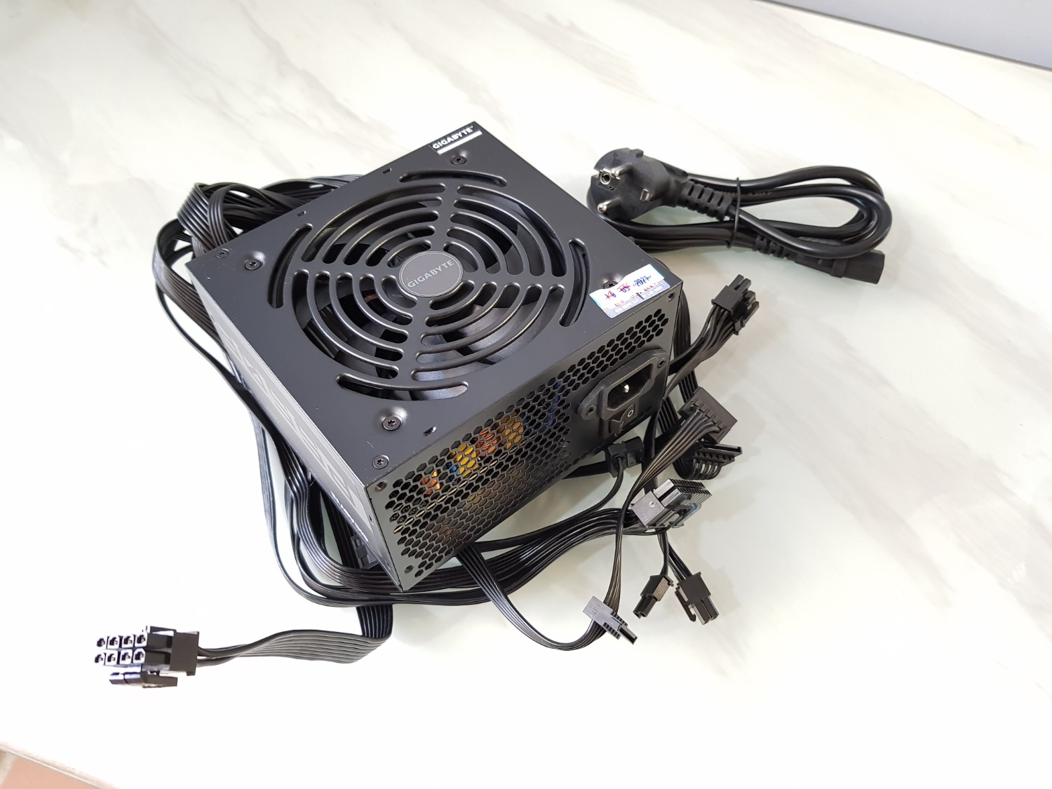 Sản phẩm đã bị mở từ trước, dây nguồn lạ hoắc. Mua rồi thì dùng thôi, tốt hay không thời gian mới rõ . Đây là sản phẩm thay thế của Tiki, vì Tiki tự hủy đơn hàng từ Tiki Trading đã trả tiền trước của mình, nên mình nhận và dùng luôn vì không muốn kéo dài thêm thời gian (mình mua từ Tiki Trading ngày 24 tháng 4 và trả tiền trước, sau đó Tiki tự hủy và đề nghị giao sản phẩm từ nhà cung cấp khác, mình đồng ý và đến ngày 11 tháng 5 thì nhận hàng). Một trải nghiệm không mấy hay ho của mình từ Tiki. Có rất nhiều cách để nghi nhận và theo dõi ngày bảo hành của sản phẩm, các nhà bán không nên gửi sản phẩm không còn nguyên seal cho khách. Xin trân trong!