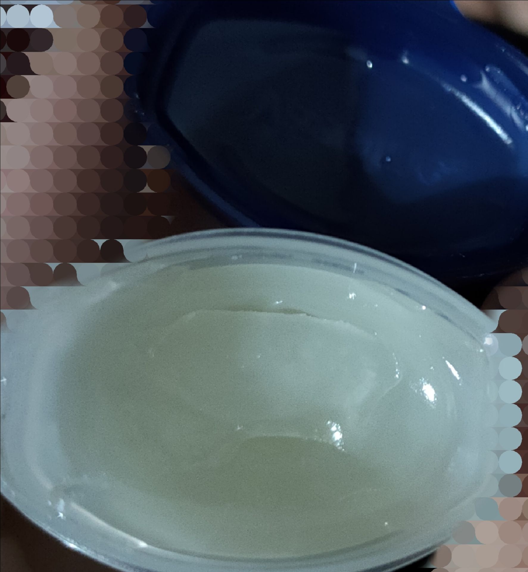 sản phẩm mình check mã và hạn sử dụng ok nha, nhưng ko biết sao mình bôi lên môi ko đc bóng cho lắm