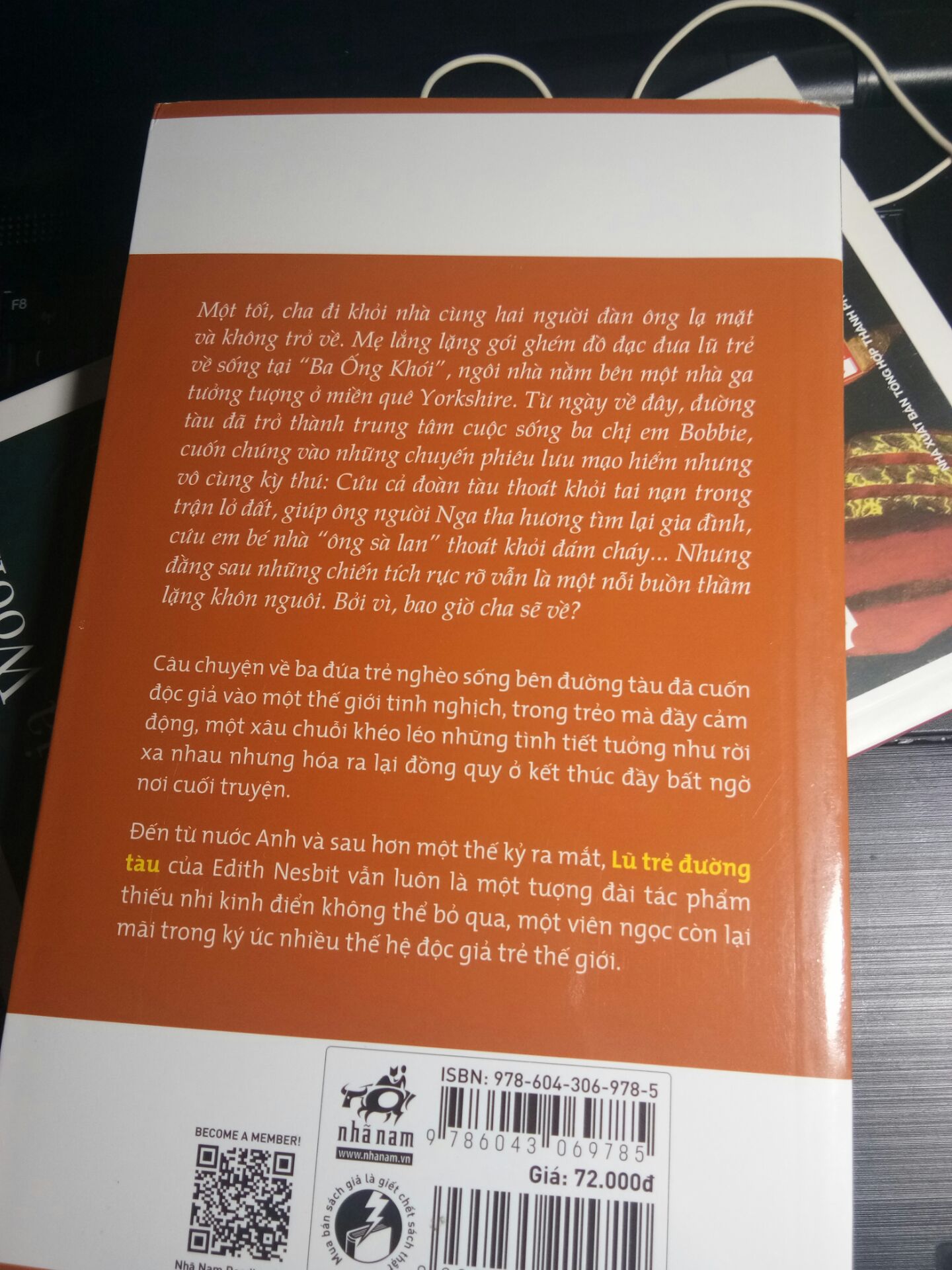 Sách đẹp, mới, vận chuyển lâu qué