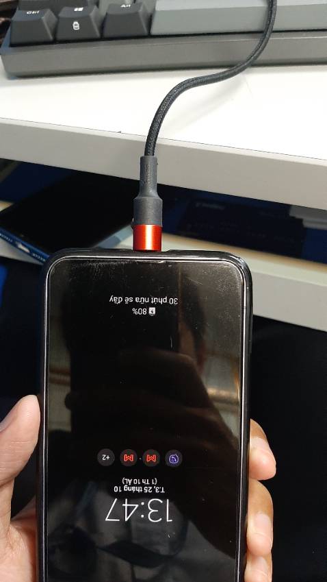 Dây sạc chắc chắn, đầu cắm khít với thiết bị, tốc độ sạc có vẻ ổn, bền không thì chưa biết