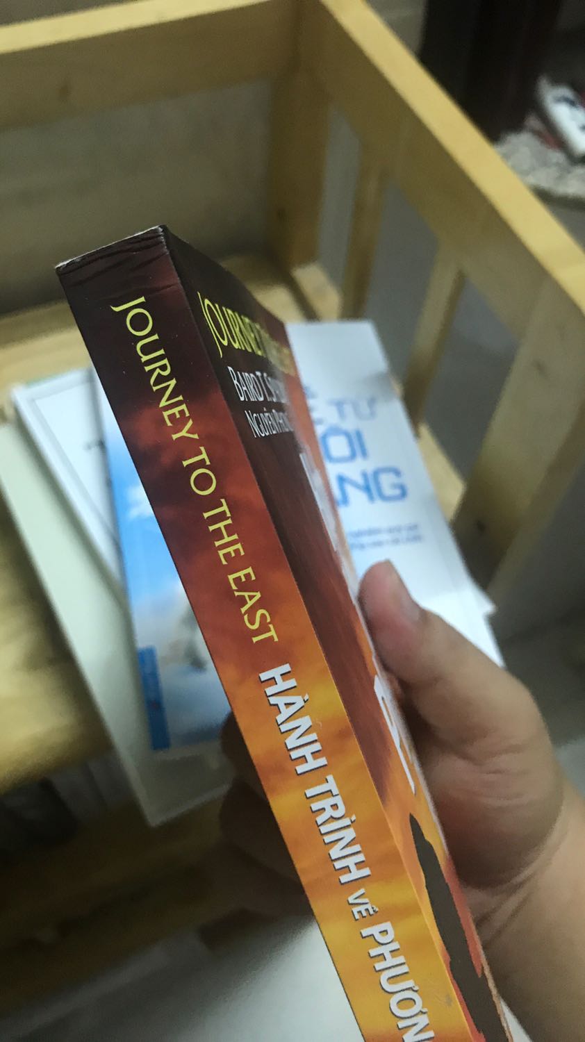 Mua sách, tôi biết là đã được giảm giá, nhưng xin làm việc có tâm hơn, sách giao đến nhà bị móp, rồi vết bẩn. GIÁ TRỊ CỦA SÁCH CÒN ĐÂU. 
Mong tiki, nhà cung cấp sách và dịch vụ giao hàng làm việc có tâm hơn. Xin cảm ơn