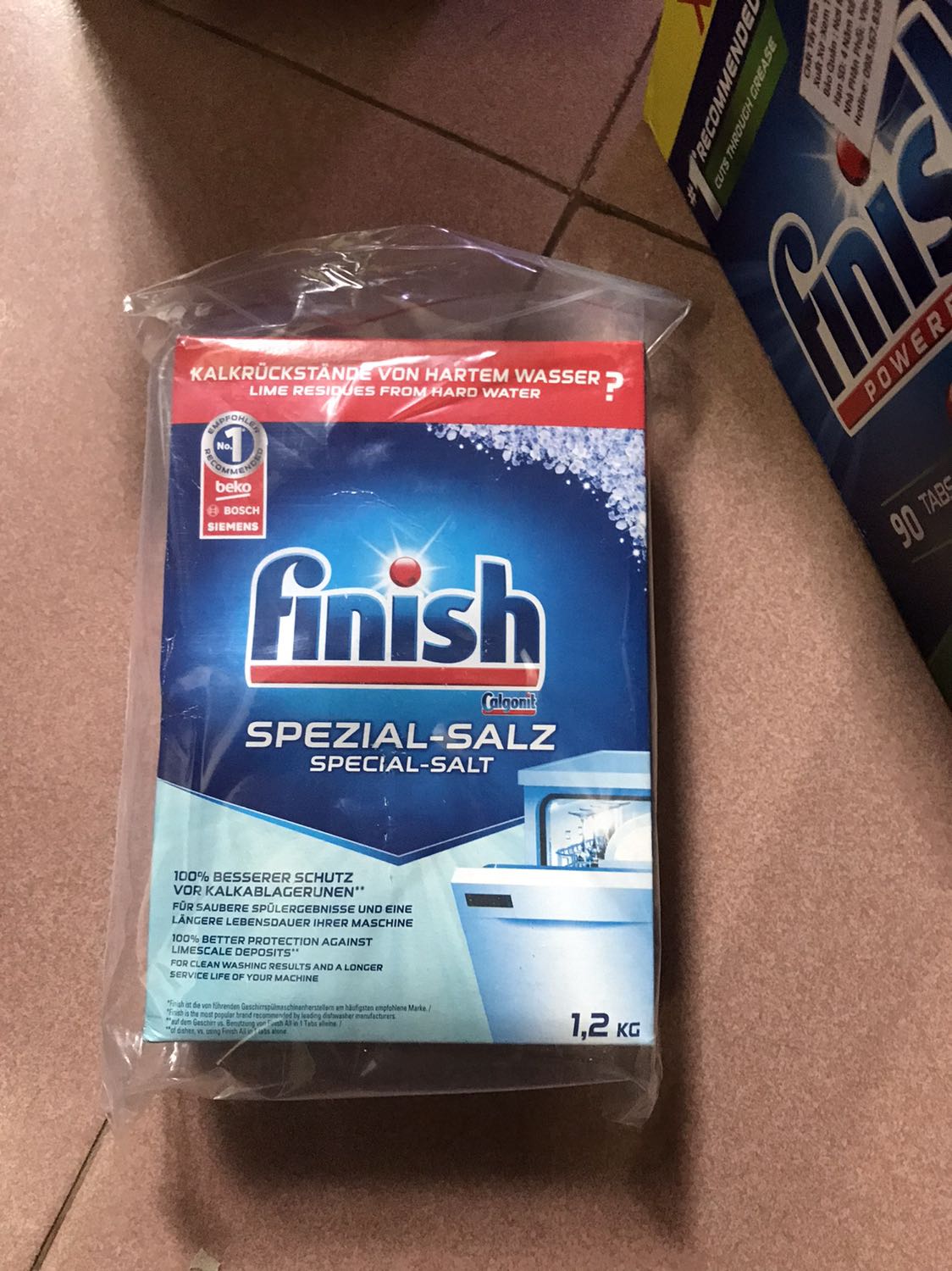 Đóng gói cẩn thận . Hàng chuẩn như hình . Chất lượng sản phẩm thì phải chờ sử dụng mới biết . Hộp viên rửa hơi bị móp