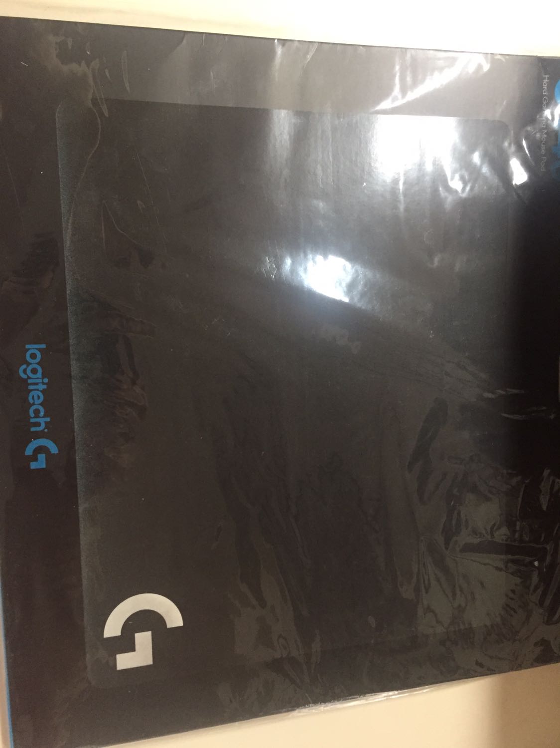 Cứng, chưa dùng thử vì mua hàng chi người khác, nhưng mà bao bì đóng gói tốt, hàng nguyên vẹn.