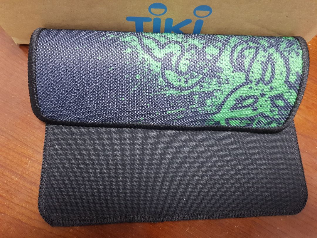 Tốt trong tầm giá. Không có mùi cao su, có viền may không quá tệ, viền này hữu ích khi dùng lâu, sẽ không bị bung lớp vải trên mặt. Hoa văn sơ sài, dùng lâu sẽ nhanh phai.