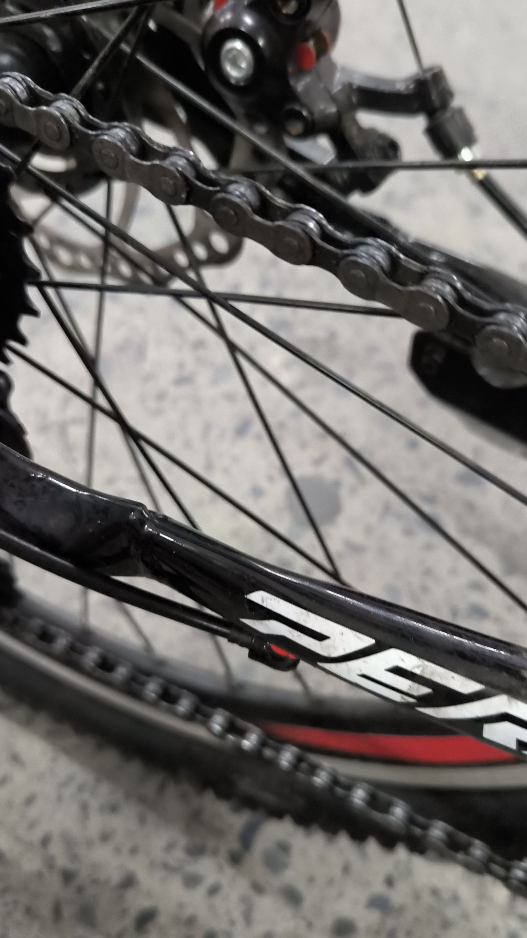 Bảo hành sau bán hàng quá tệ,
Chỉ hướng dẫn online qua loa, rồi khách hàng cũng phải tự mang xe đi tiệm sửa chứ có bảo hành gì đâu