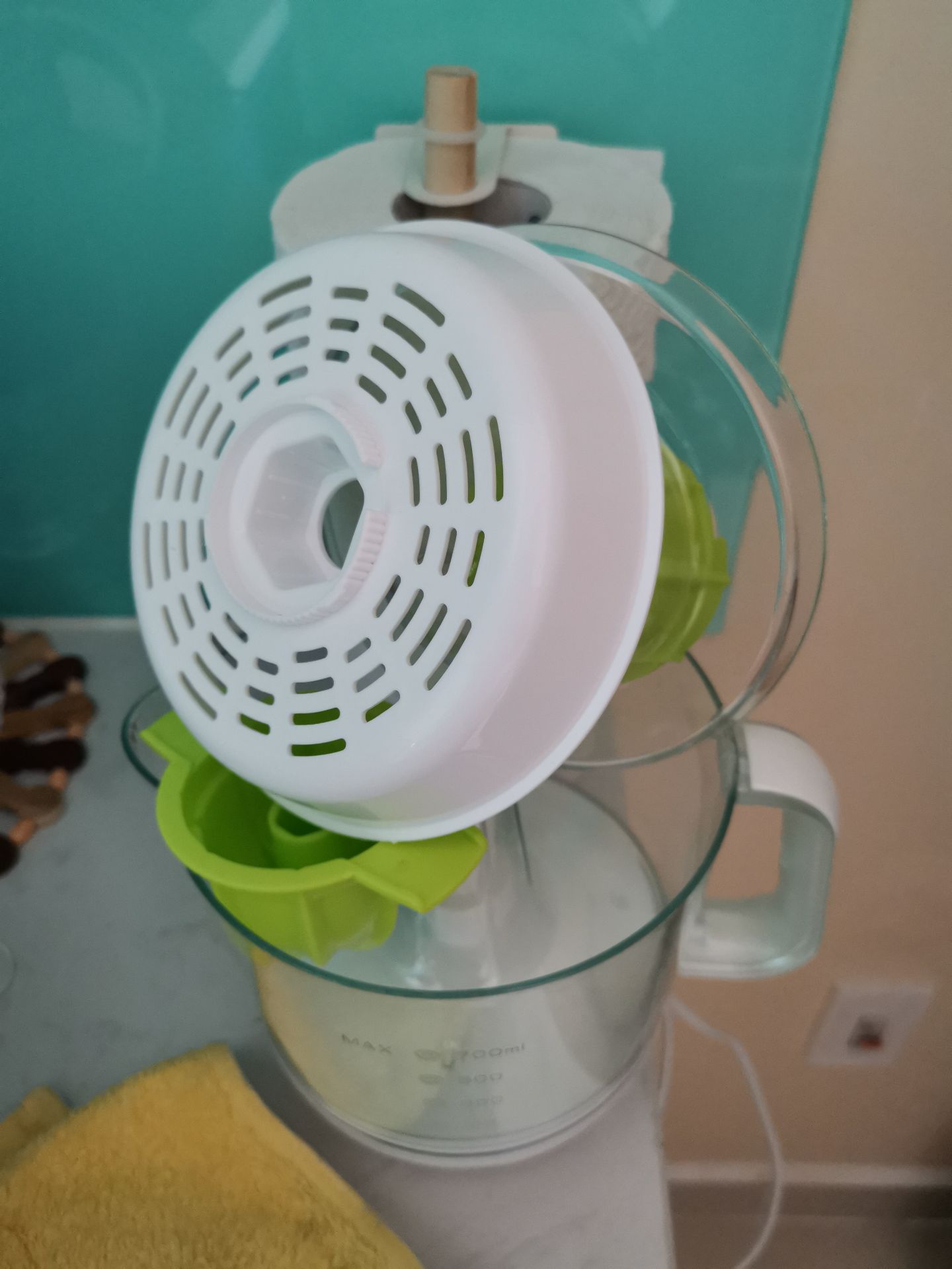 Thật sự. Dùng đúng 2 lần. Lần thứ 3 không hoạt động được, không quay được. Mua từ 01/2020. mà để tới năm nay 04/2021 mới lấy ra xài. Hết thời hạn bảo hành thành ra chẳng làm gì đc nữa. Thất vọng với Lock&Lock vô cùng. Nếu đọc được đánh giá của các KH trước sớm hơn, thì đã không mua sản phẩm này.