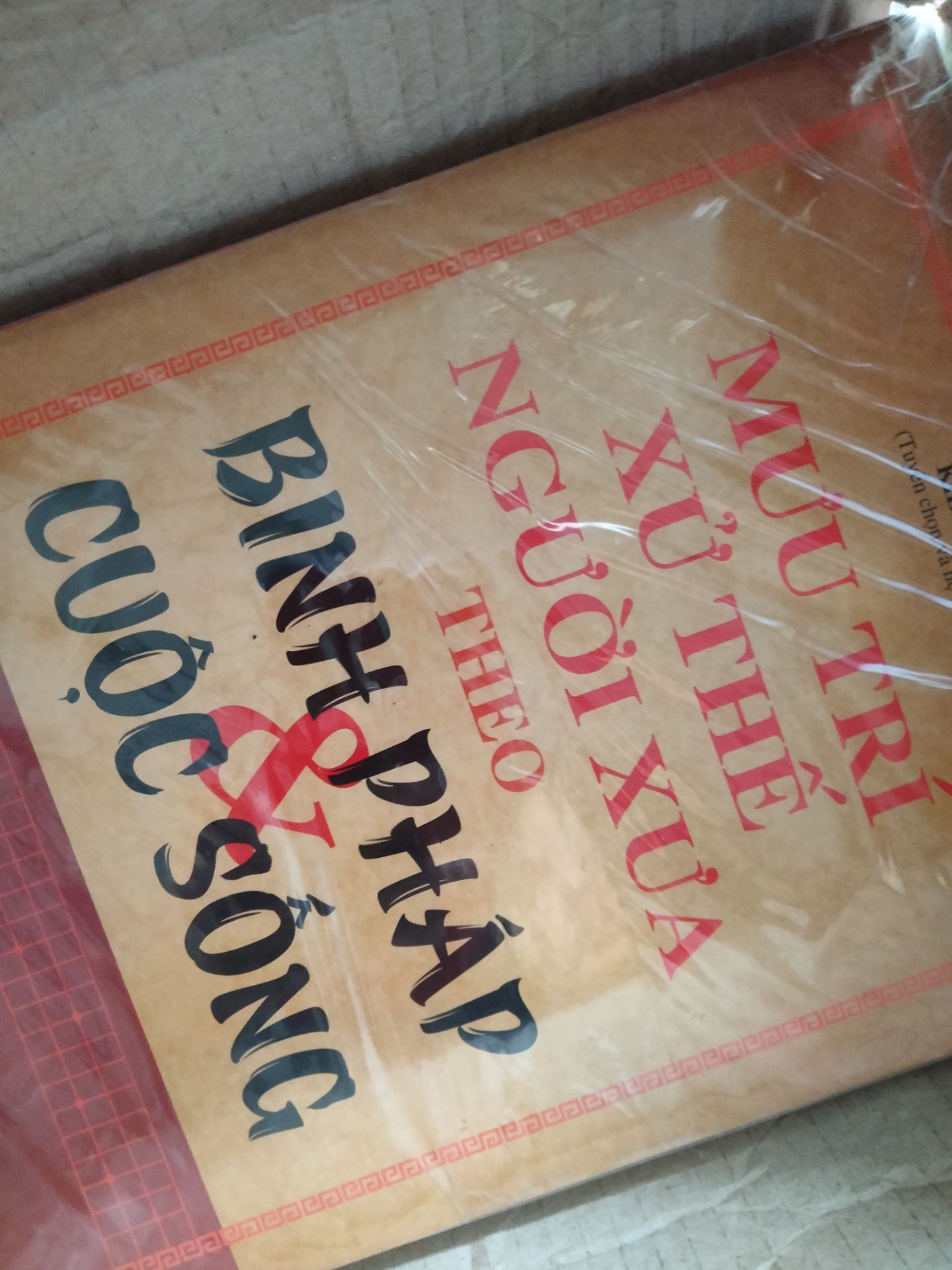 sách đẹp, bìa giấy cứng.