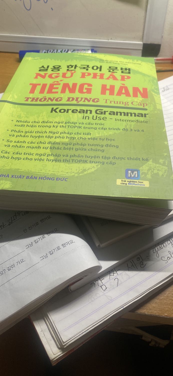 Sách hay, đáng mua để học kèm theo, giúp hiểu rõ ngữ pháp hơn, có moitj số btap để thực hành ngũ pháp đó, nhưng ko có đap an nên k biết làm đúng k. Học xong sẽ mua tiếp quyển cao cấp Sách hay, đáng mua để học kèm theo, giúp hiểu rõ ngữ pháp hơn, có moitj số btap để thực hành ngũ pháp đó, nhưng ko có đap an nên k biết làm đúng k. Học xong sẽ mua tiếp quyển cao cấp