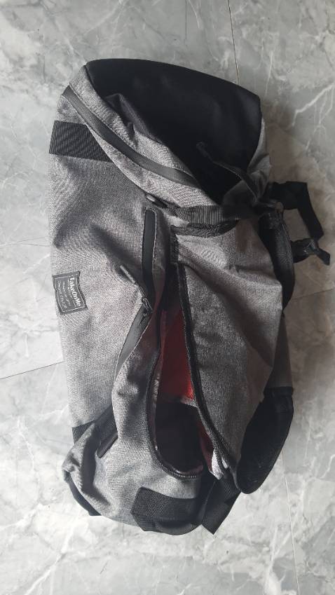 Đây là ảnh của em ấy trên mạng, còn đây là ảnh em ấy thực tế. Ngoài đời em ấy khác xa quá mọi người ạ