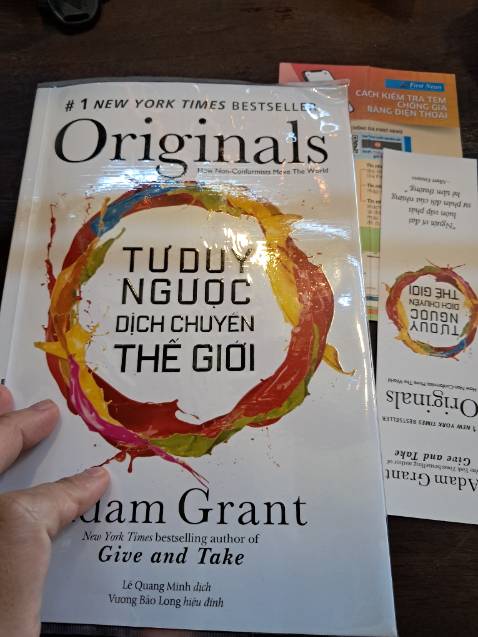 Đáng lẽ tên cuốn sách nên đặt là : phân tích mấy thứ linh tinh cho các bạn cùng đọc.. ***. Tựa #1 new york time sao nó dở vậy được nhỉ