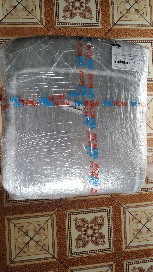 Đóng gói cẩn thận, giao hàng nhanh, chất lượng vỏ bọc nhung hoàn thiện quá kém, đường may cảm giác kô chắc chắn. Khi nhận hàng, 1 ghế bị thủng 1 vết nhỏ nên không ưng lắm. Điểm cộng là mút đệm dày. Mới dùng nên chưa biết độ bền khung thế nào.