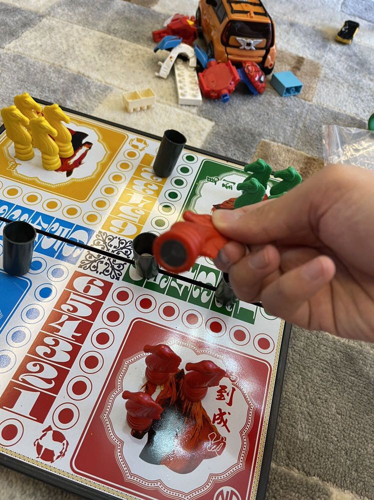 ưng quá, bộ nam châm hút ko bị đổ quân cờ, bàn bờ to, chắc chắn, ngày xưa dùng bàn là tờ giấy, giờ làm đẹp và tiện quá
mua mấy món đồ của shop rồi, món nào cũng ưng, chu đáo như vậy thì mới bán tốt, nên duy trì nha
thẻ bảo hành đầy đủ và giao hàng khá nhanh
nên gọi cho khách trước khi giao hàng để khách chủ động nhé shop