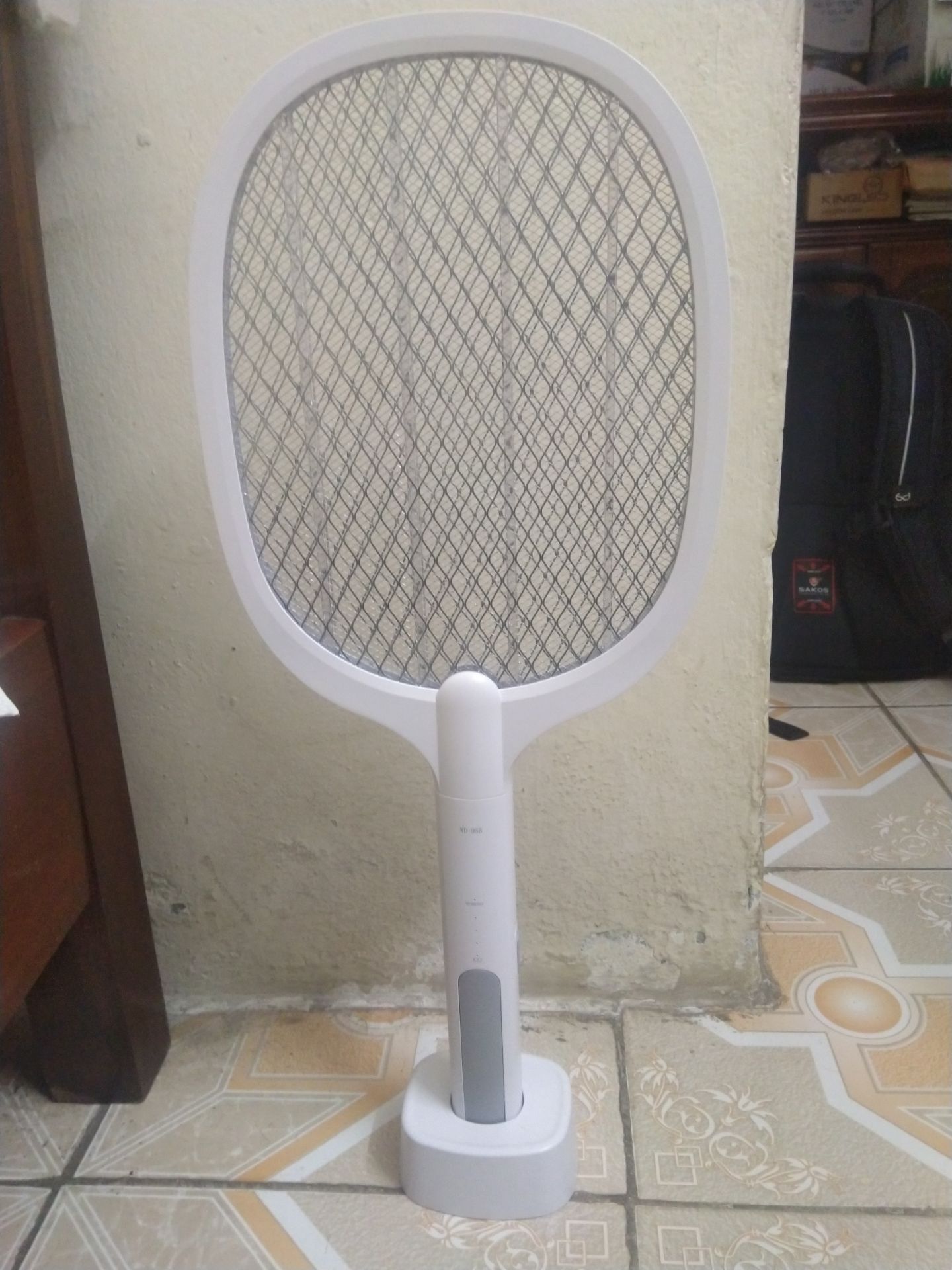 Vợt bắt muỗi Mifan bán chất lượng rất tốt. Muỗi chết đứ đừ. Vợt có 2 chế độ đều hoạt động tốt. Chế độ đèn bắt muỗi thì hơi tốn pin hơn. Sạc đầy trong khoảng 4h. Mifan đóng gói siêu cẩn thận. TikiNow 2h giao hàng nhanh chóng.