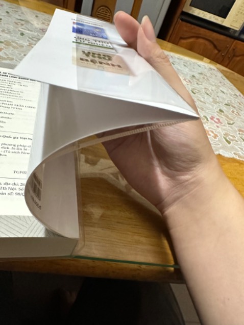 Giao hàng trong ngày, nhanh, gọn, nhưng bookcare hơi ẩu nha sốp 🥲 sách chất lượng thì k cần bàn, hơi cũ chút nhưng quan trọng là nội dung 🥰