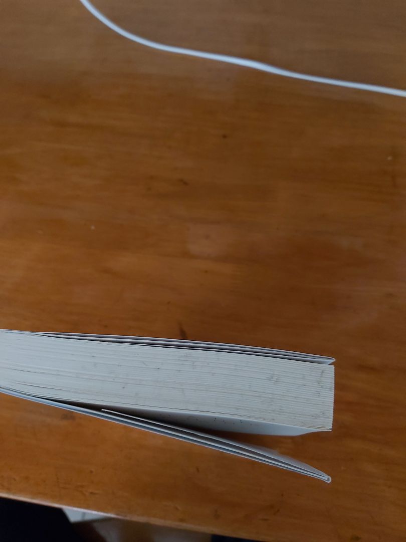 Thật sự là sách y như sách cũ vậy . Thâm lốm đốm. Gốc còn bị xỉn màu. Mình thật sư rất bực mình. Mình đặt 6 cuốn mà hết 3 cuốn bẩn và móp méo . Mong tiki xử lí sớm cho mình. Mình cảm ơn