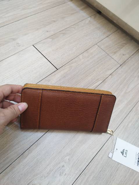 Ví Nhìu ngăn rất tiện chất da mẫu mã quá đẹp giá vừa phải thank shop nhịu ạ