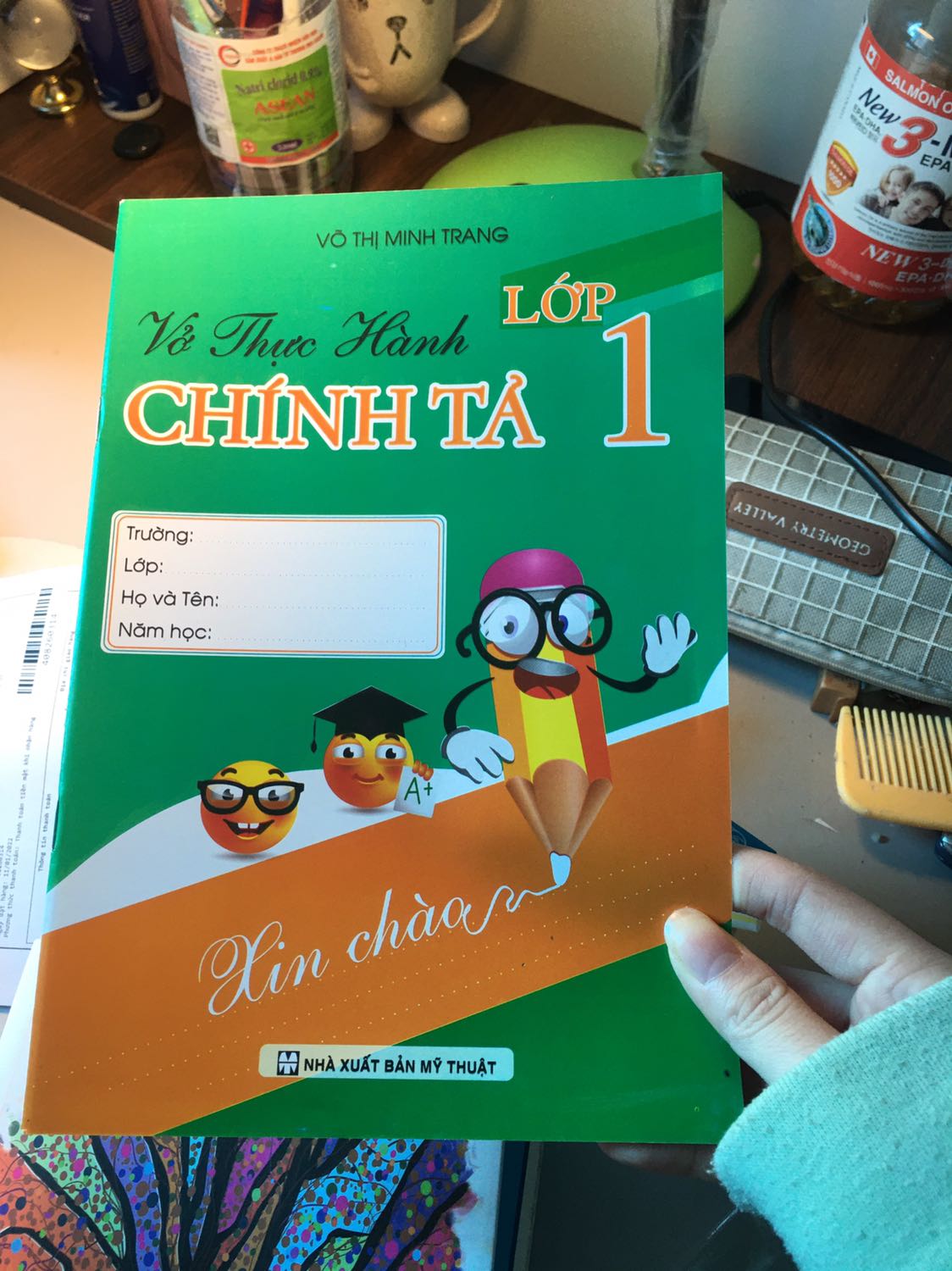 Giao hàng khá nhanh, sản phẩm rẻ, in màu rất đẹp, mua cho em tập viết chữ, khá thích vì có màu sắc sinh động