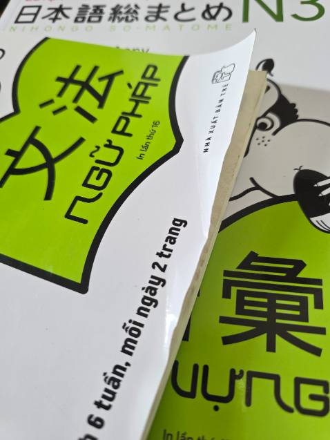 Bẩn và nhăn. Sách sắp mốc tới nơi. Quá thất vọng.