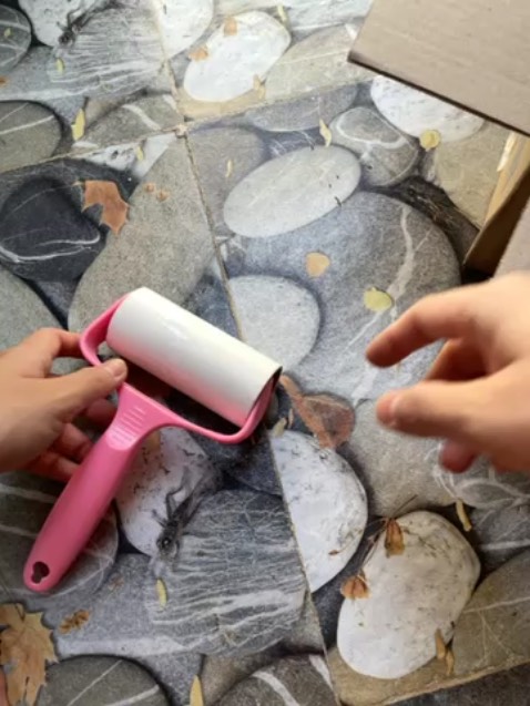 Giao hàng mà cũng không check lại nữa, có một bên bánh răn làm sao mà dùng bà???