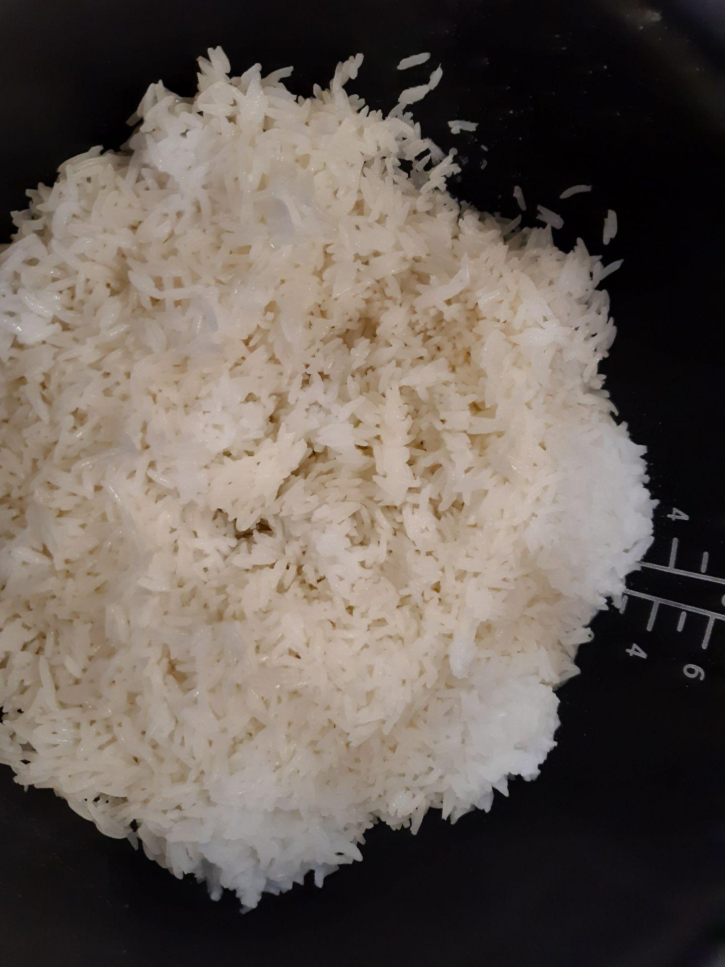 về chất lượng nồi cơm
Nồi cơm nấu quá tệ, để hâm nóng 3h là mặt trên cơm bị khô, có vài chổ vành ngoài bị nhão do hơi nước. Mua nồi cao tần để nấu cơm ngon và hâm qua ngày, mà không ngờ cơm nấu ra còn tệ hơn nồi panasonic thường, nồi bình thường để hâm qua ngày vẫn ngon, cơm dẻo bình thường, không bị cháy khô đáy nồi. 
về dịch vụ tiki
quá tệ, khi mua đc 5, 6 ngày tôi thấy nấu không ổn nên nhờ tiki xem xét cho tôi trả lại hàng. vì như quy định các hàng điện tử ở các nơi đều đc trả lại hàng vì bất cứ lý do nào trong 7 ngày. dù tôi đã nói rõ chất lượng sản phẩm quâ tệ nhưng tiki vẫn kiên quyết không giải quyết.
nói tóm lại khi mua nồi cơm này bên tiki vì giao hàng ngay 2h nhưng thật sự thất vọng vì chất lượng nồi, chưa từng tháy một nồi cơm nào nấu dỡ như vậy. 
Quá thất vọng với hảng Tefan. Chất lượng ÂM Sao chứ không đáng 1 sao. 
Quá thất vọng vì cách giải quyết của Tiki.