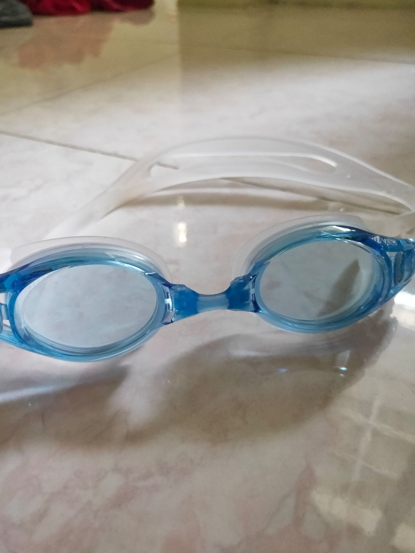 Hàng đẹp lớp đệm mắt dày phù hợp người mới tập bơi tiki thì khỏi phải bàn giao hàng nhanh mới đặt thứ 2 mà hôm sau ( thứ ba ) đã giao mà mình ở tỉnh nhé đánh giá thì mình sẽ cho 10 / 10 nhưng chưa thử với cũng chưa sử dụng lâu dài nên chưa biết nhưng mà mình nghĩ cũng xịn với chính hãng .