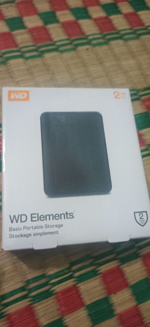 Đóng gói chắc chắn, đẹp. Ổ cứng nhỏ gọn, kiểu dáng bắt mắt. Dung lượng thực là 1.8 TB.
