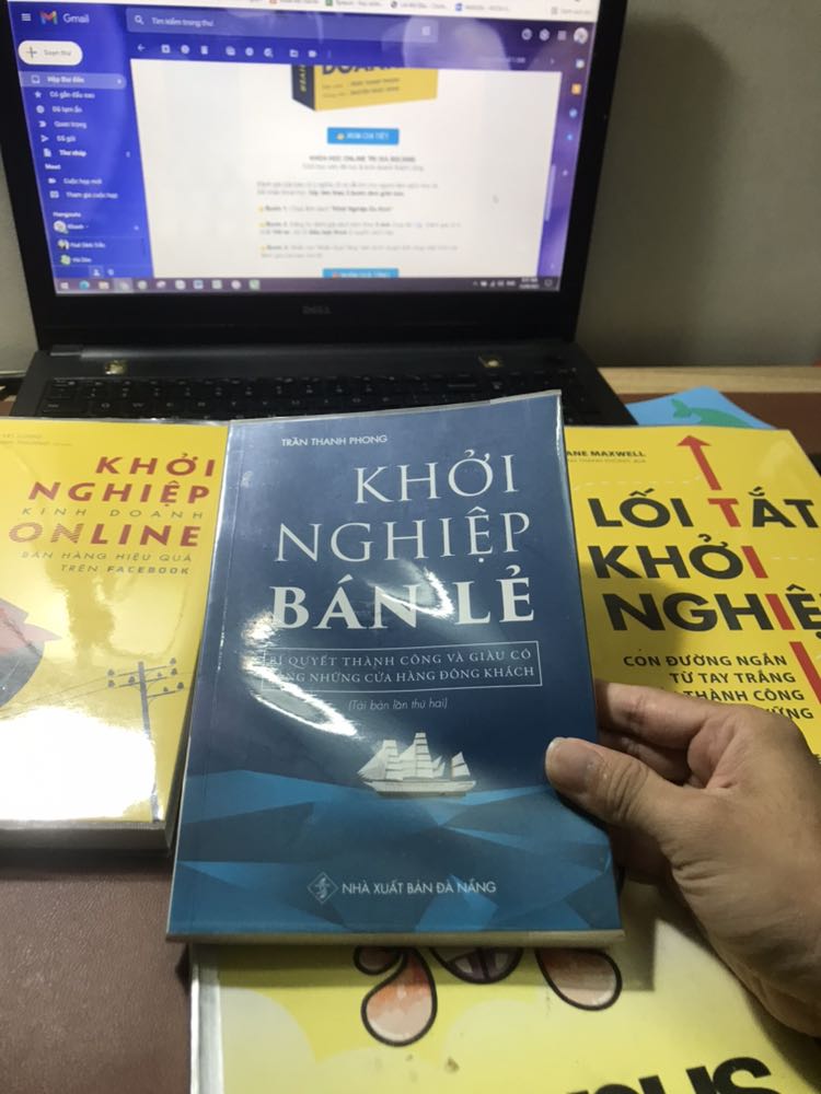 Sách rất hay, rất chi tiết và dễ hiểu đối với người mới kinh doanh như mình. Cho mình biết được định hướng và cách làm nên như thế nào để mở 1 cửa hàng hiệu quả. Thank tác giả Trần Thanh Phong. Nội dung sách cô đọng, Sách phù hợp cho tất cả những người mới kinh doanh với nguồn lực ít, ít vốn, ít kinh nghiệm, ít kiến thức kinh doanh thực chiến và có mong muốn được thành công trên con đường kinh doanh với doanh nghiệp nhỏ, văn phong sách thì gần gũi với văh hóa người Việt. Ủng hộ các tác giả Việt viết sách cho người Việt