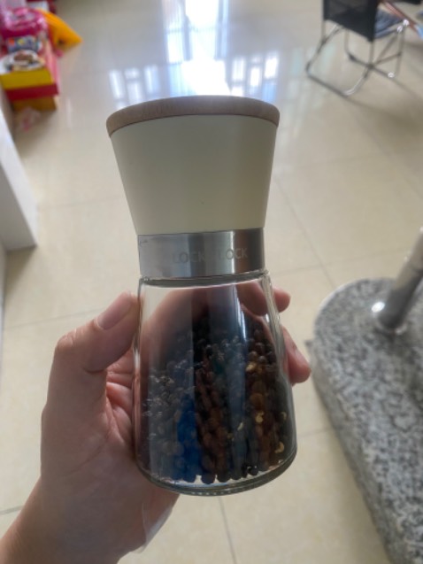 Nhỏ gọn, chắc chắn, nhựa nhìn đẹp. Nên mua nhé mọi người !