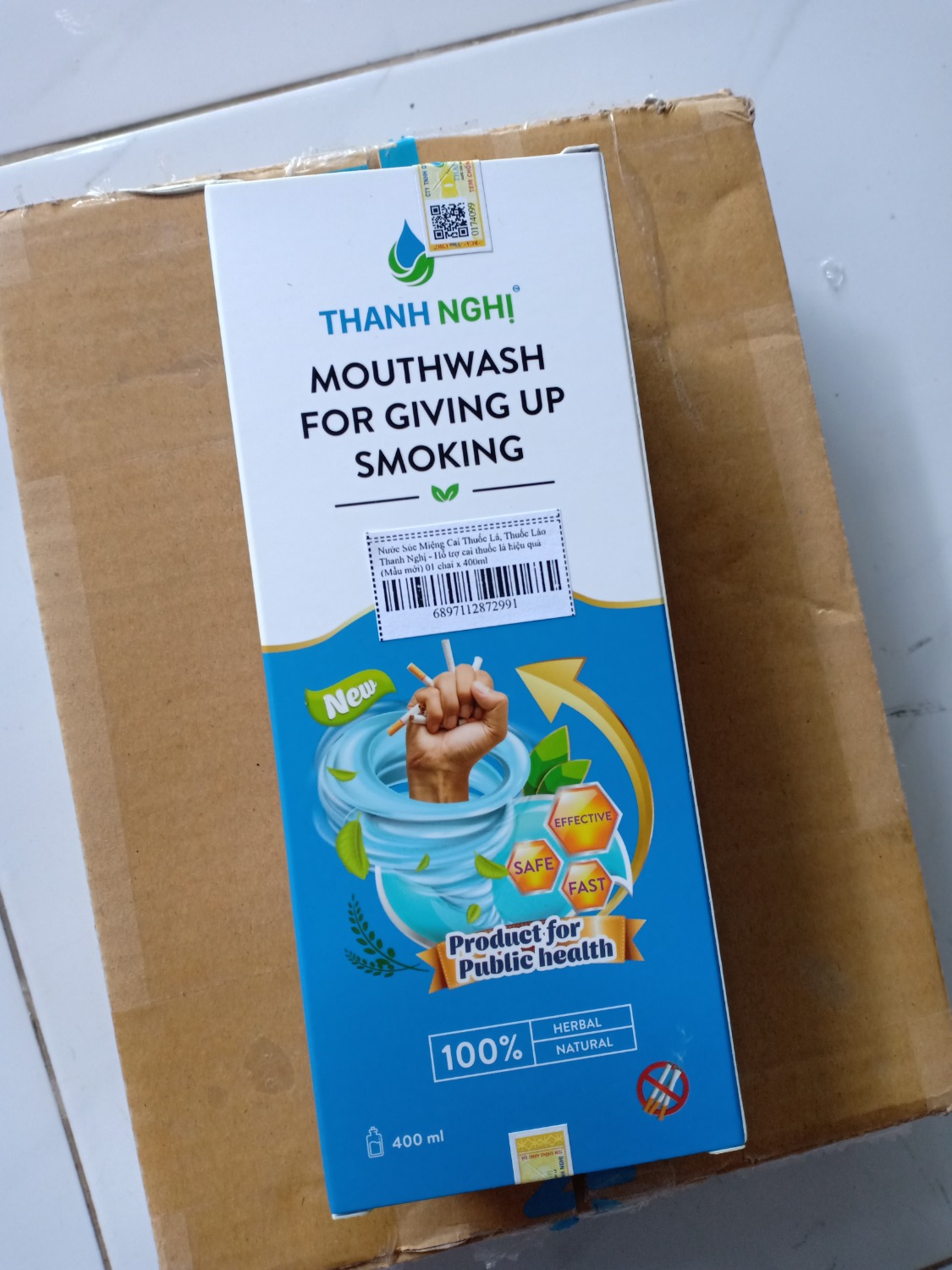 Nước cai thuốc viết nội dung rõ ràng, dễ hiểu, hàng nhận đúng hình, chính hãng (đã *** hàng chính hãng thật sự). Khoái nhất là hàng còn mới, ko bị móp méo, Tiki hiện có cải thiện đóng gói kỹ càng. Về giao hàng thì cực nhanh lại đc miễn ship, chiều đặt mà sáng hôm sau đã nhận đc rồi. Lần trước mình dùng 5 ngày là cai được thuốc, lần này mua dùm thằng bạn (nó nhận hàng mừng quá vì rẻ hơn bên ngoài lại chính hãng nên mình vui quá ngồi viết đánh giá chơi). Thôi cảm ơn Tiki nhiều, cám ơn shop bán hàng Chợ Làm đẹp, nhớ giữ giá tốt như này hoài cho mn dùng nhe và phải bán hàng chính hãng như này hoài luôn nhe.hehe. Lần sau có mua dùm ai nữa mình sẽ mua shop này cho an tâm.bye